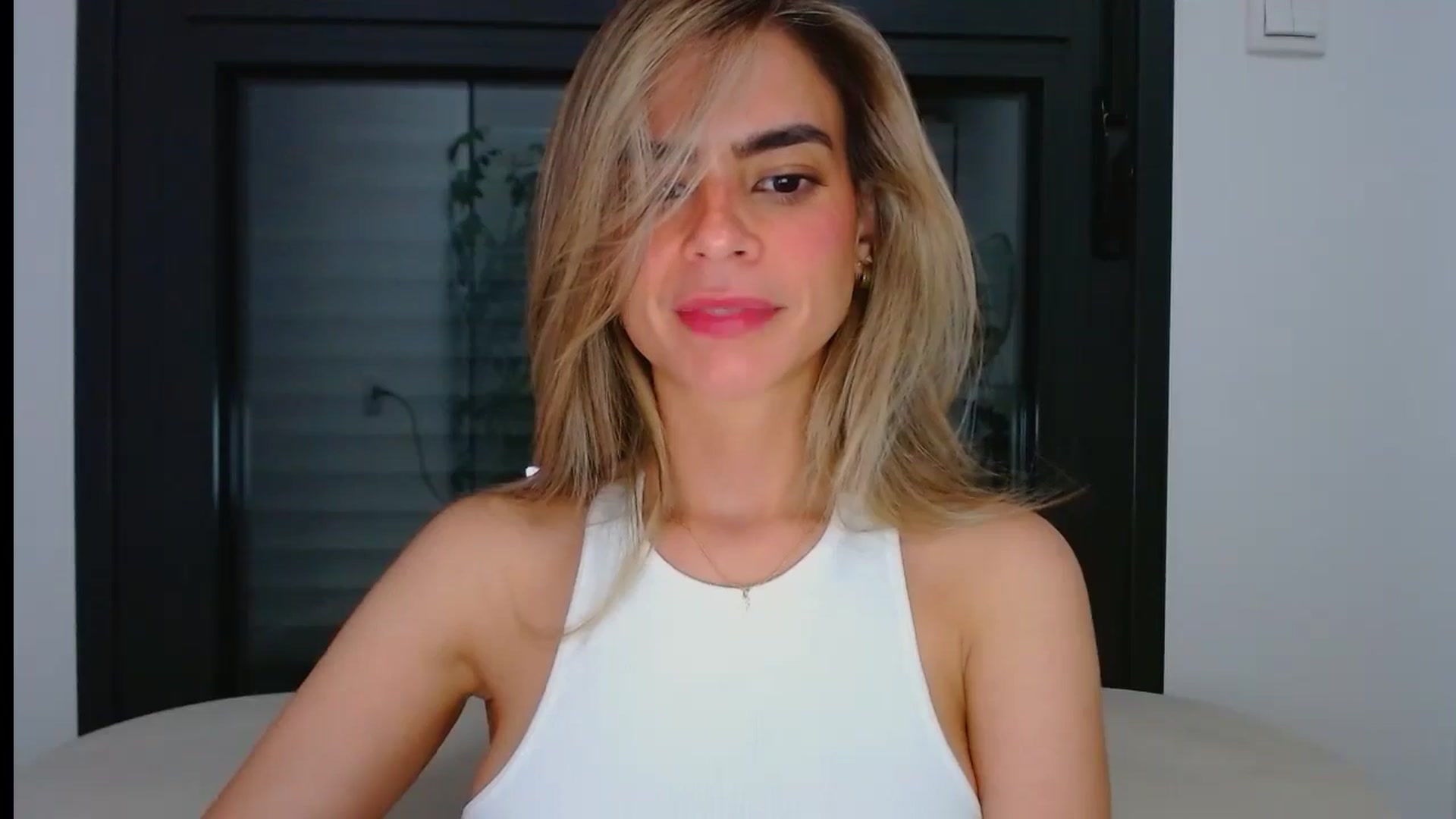 Gallery image thumbnail from fresagirl's myfreecams stream on, 06/12/2024, 22:50 image 17 of 20