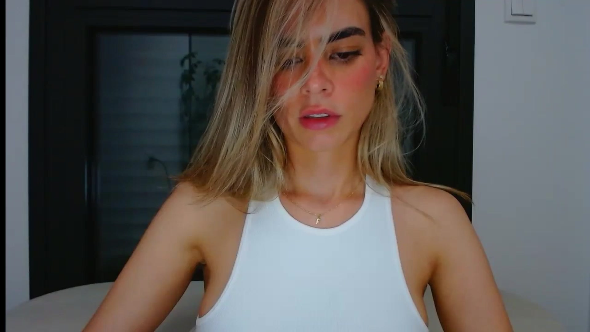 Gallery image thumbnail from fresagirl's myfreecams stream on, 06/12/2024, 22:50 image 13 of 20