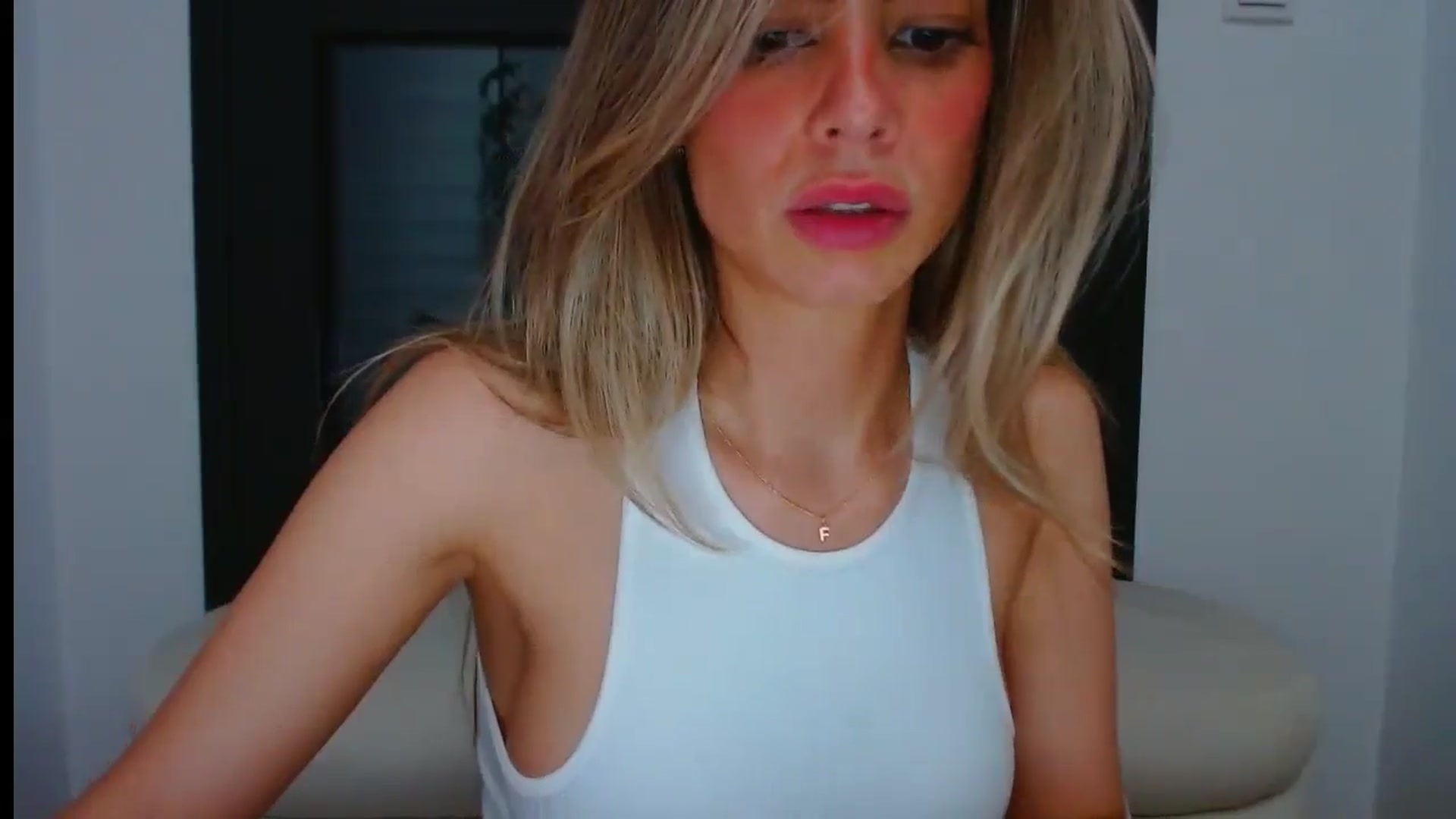 Gallery image thumbnail from fresagirl's myfreecams stream on, 06/12/2024, 22:50 image 10 of 20