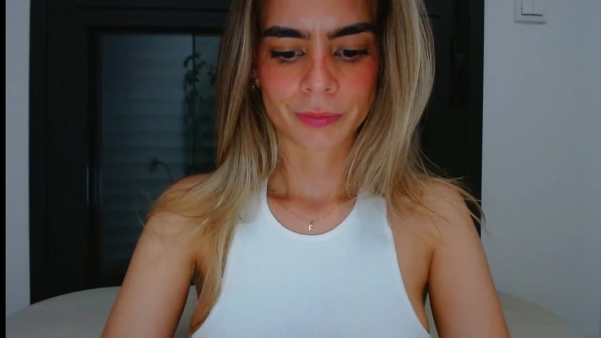 Gallery image thumbnail from fresagirl's myfreecams stream on, 06/12/2024, 22:50 image 12 of 20