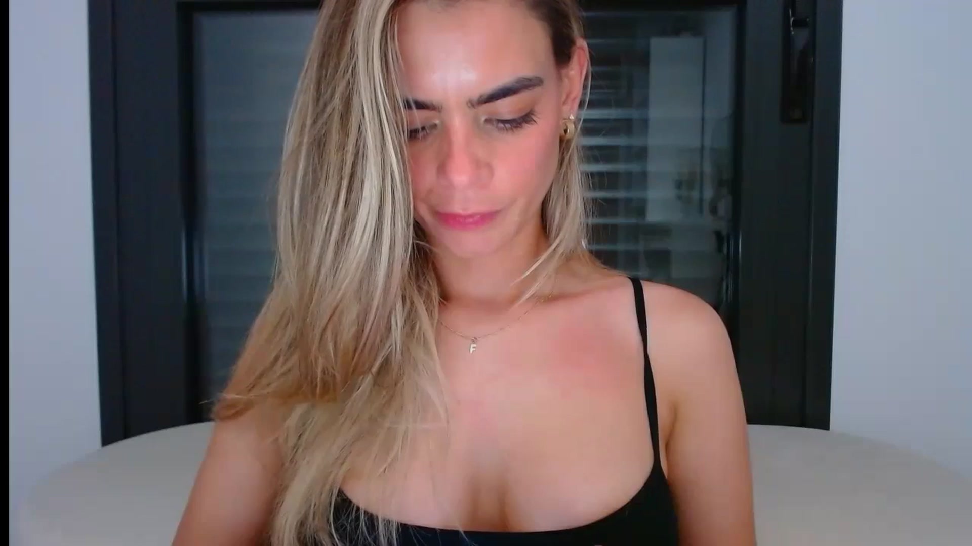 Gallery image thumbnail from fresagirl's myfreecams stream on, 06/13/2024, 22:55 image 20 of 20