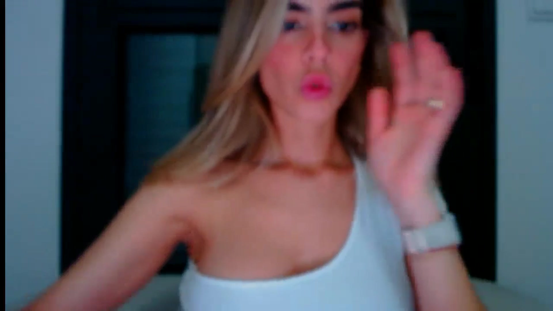 Gallery image thumbnail from fresagirl's myfreecams stream on, 07/01/2024, 20:39 image 20 of 20