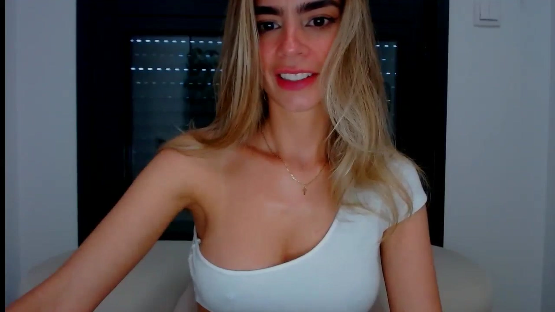 Gallery image thumbnail from fresagirl's myfreecams stream on, 07/01/2024, 20:39 image 2 of 20