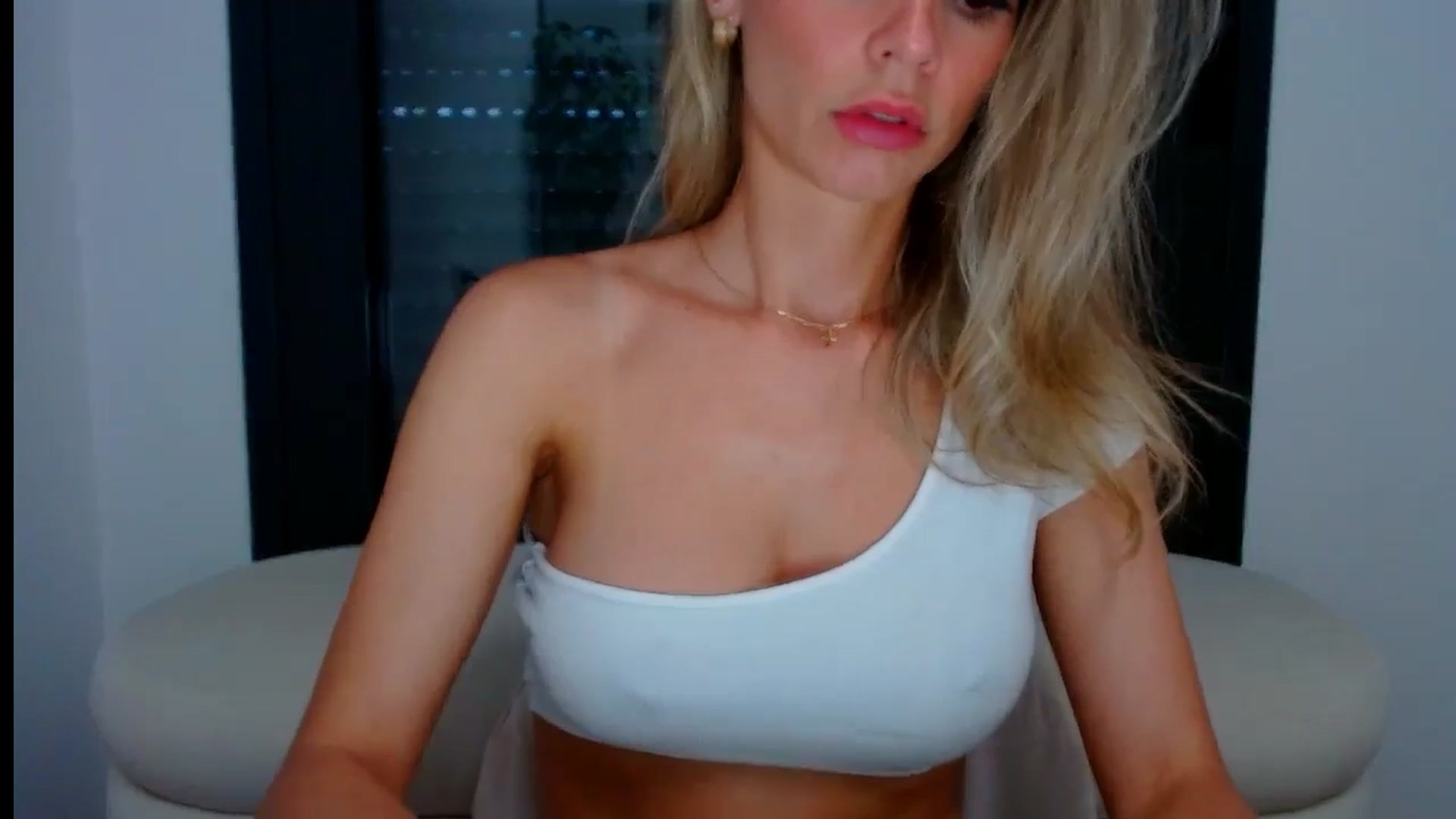 Gallery image thumbnail from fresagirl's myfreecams stream on, 07/01/2024, 20:39 image 5 of 20