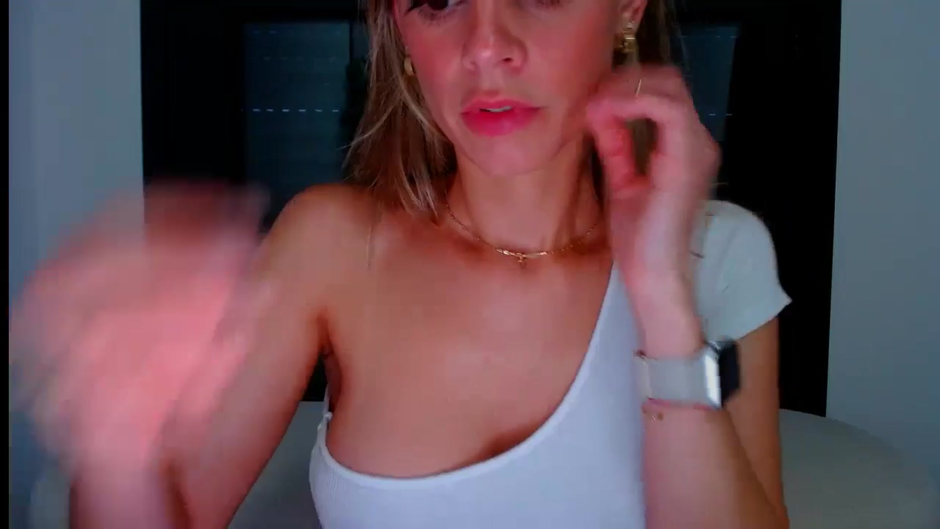 Gallery image thumbnail from fresagirl's myfreecams stream on, 07/01/2024, 20:39 image 11 of 20