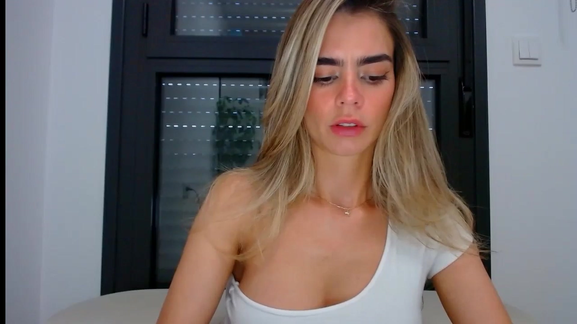 Gallery image thumbnail from fresagirl's myfreecams stream on, 07/01/2024, 20:39 image 4 of 20