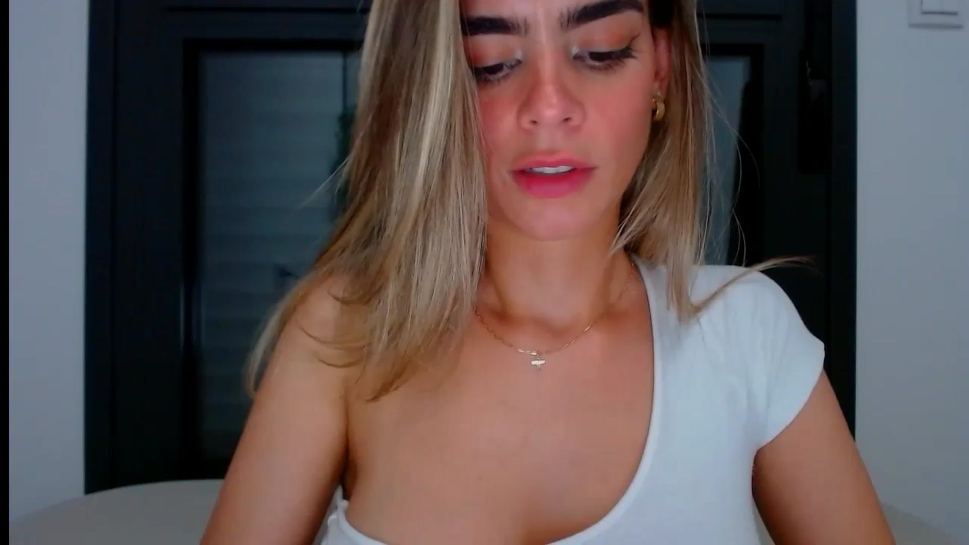 Gallery image thumbnail from fresagirl's myfreecams stream on, 07/01/2024, 21:53 image 15 of 20
