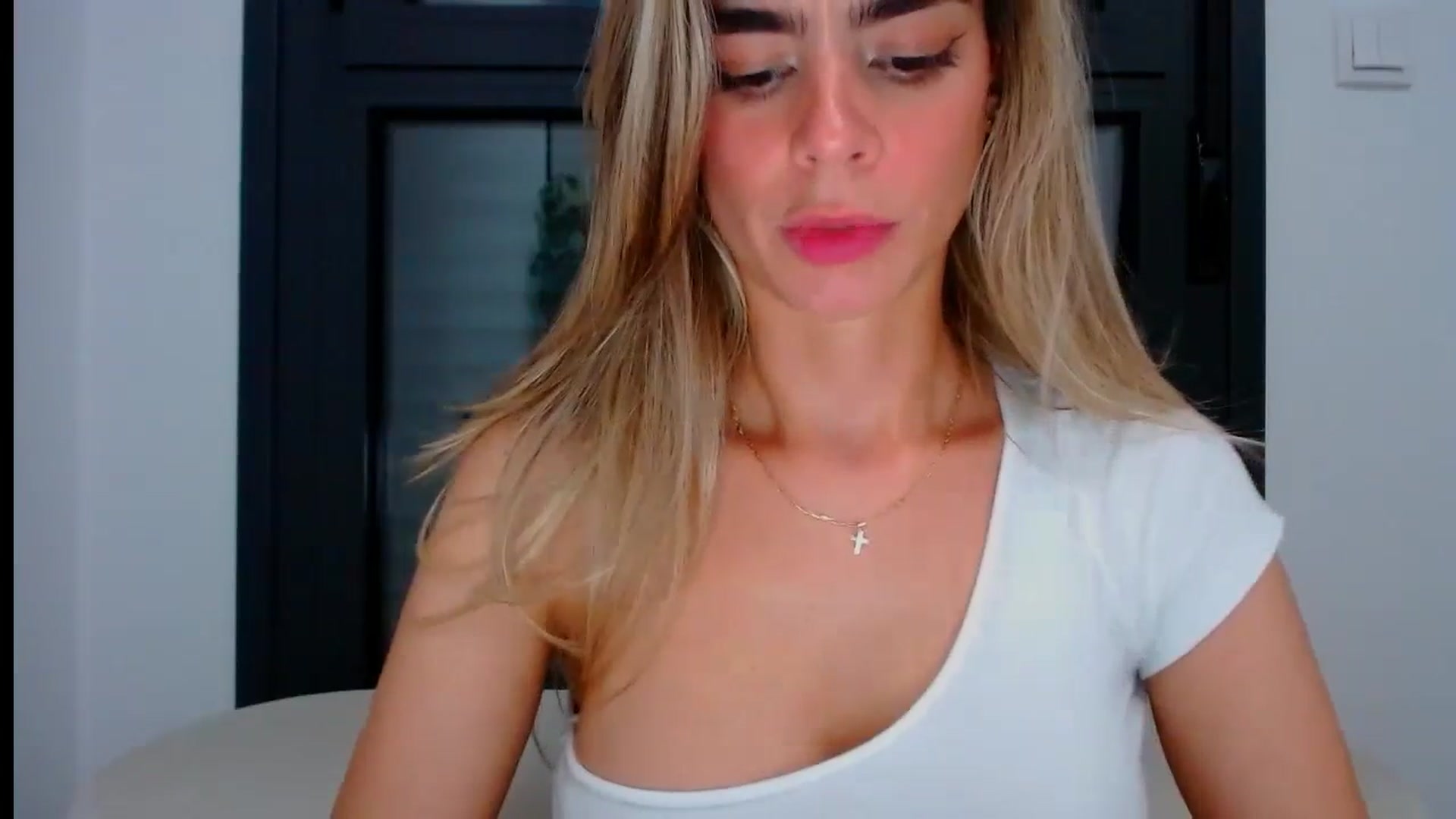 Gallery image thumbnail from fresagirl's myfreecams stream on, 07/01/2024, 21:53 image 2 of 20
