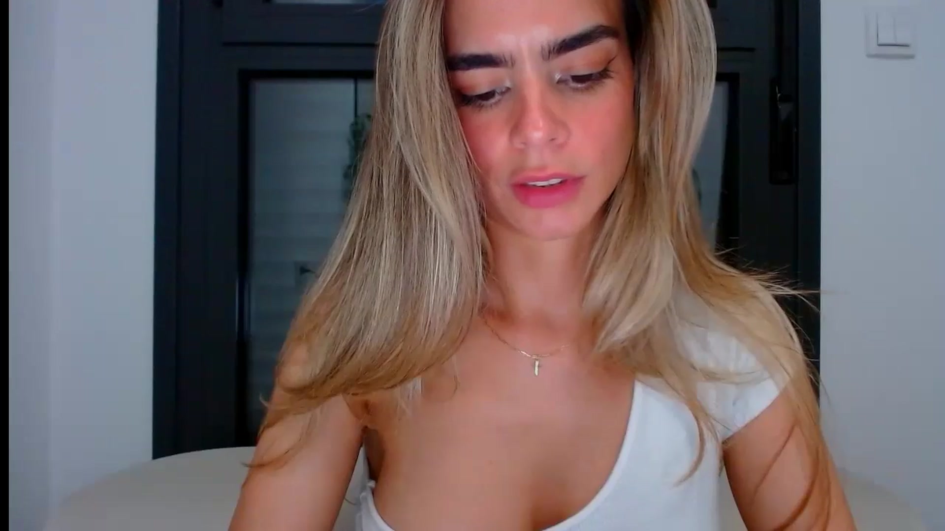 Gallery image thumbnail from fresagirl's myfreecams stream on, 07/01/2024, 21:53 image 13 of 20