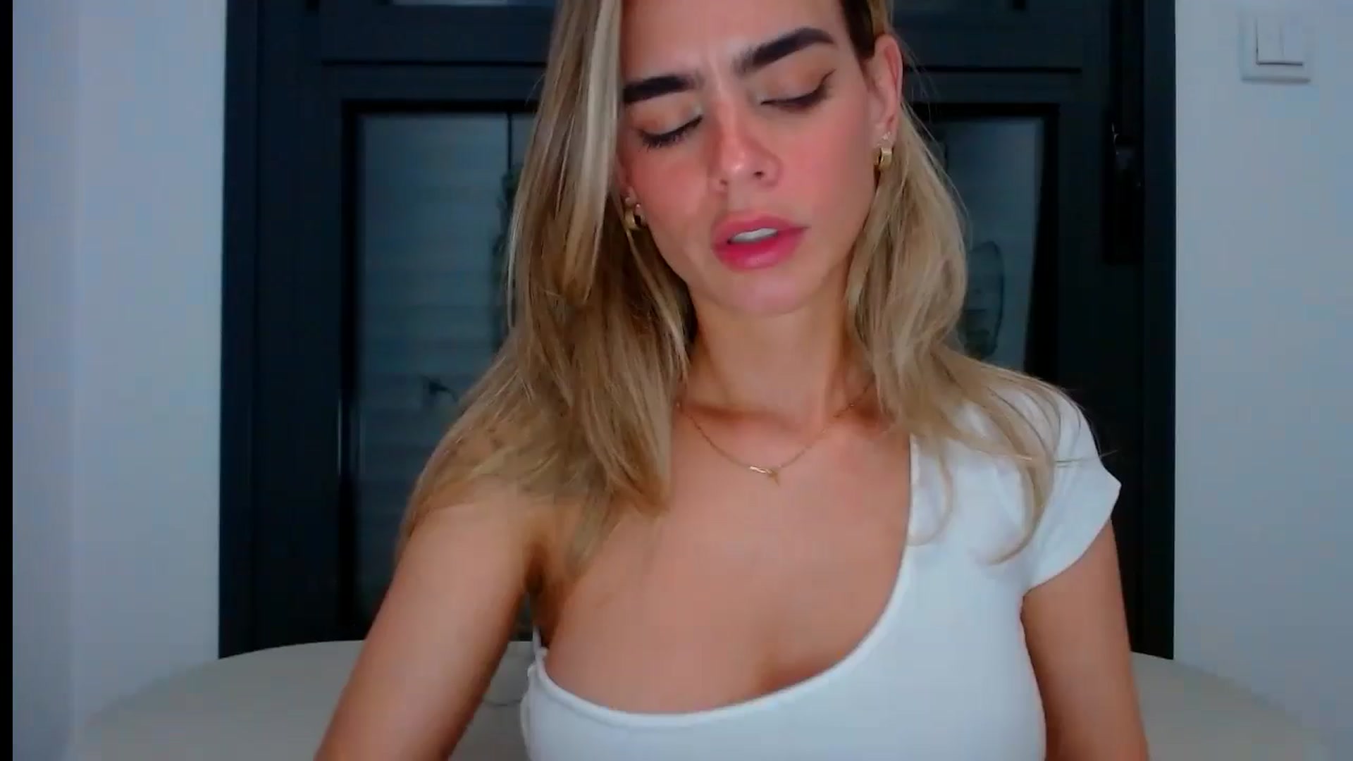 Gallery image thumbnail from fresagirl's myfreecams stream on, 07/01/2024, 21:53 image 8 of 20