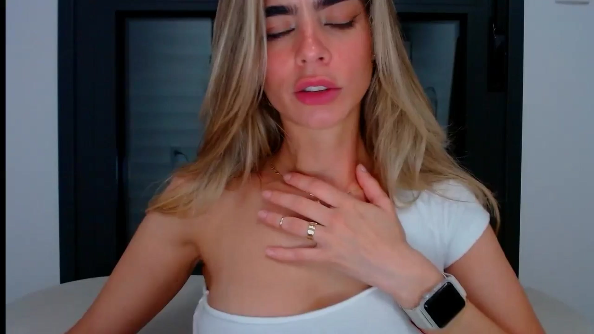 Gallery image thumbnail from fresagirl's myfreecams stream on, 07/01/2024, 21:53 image 18 of 20