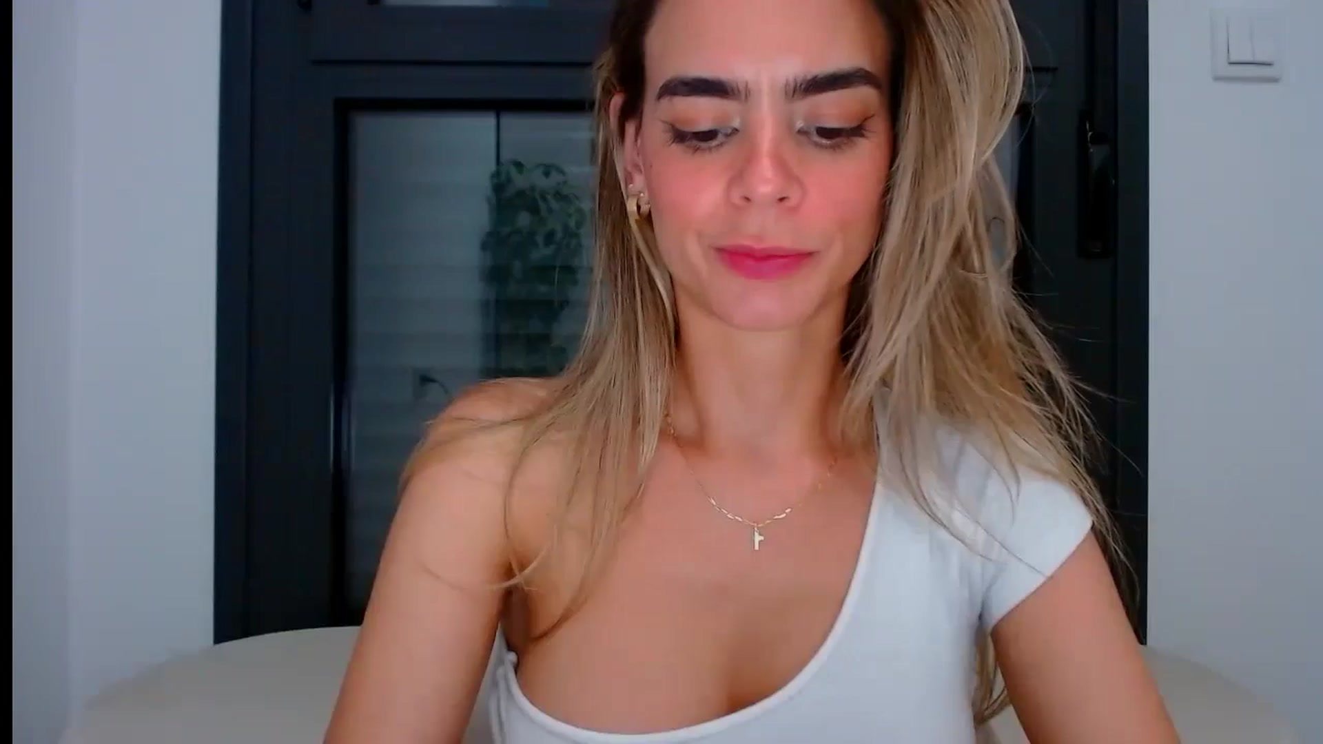 Gallery image thumbnail from fresagirl's myfreecams stream on, 07/01/2024, 21:53 image 1 of 20