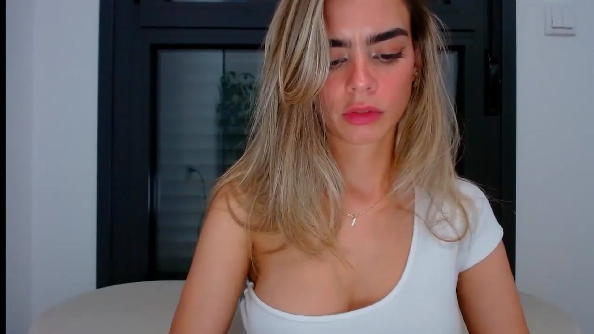 Gallery image thumbnail from fresagirl's myfreecams stream on, 07/01/2024, 21:53 image 7 of 20
