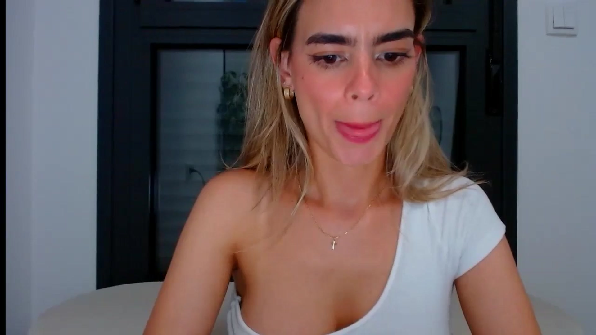 Gallery image thumbnail from fresagirl's myfreecams stream on, 07/01/2024, 21:53 image 4 of 20