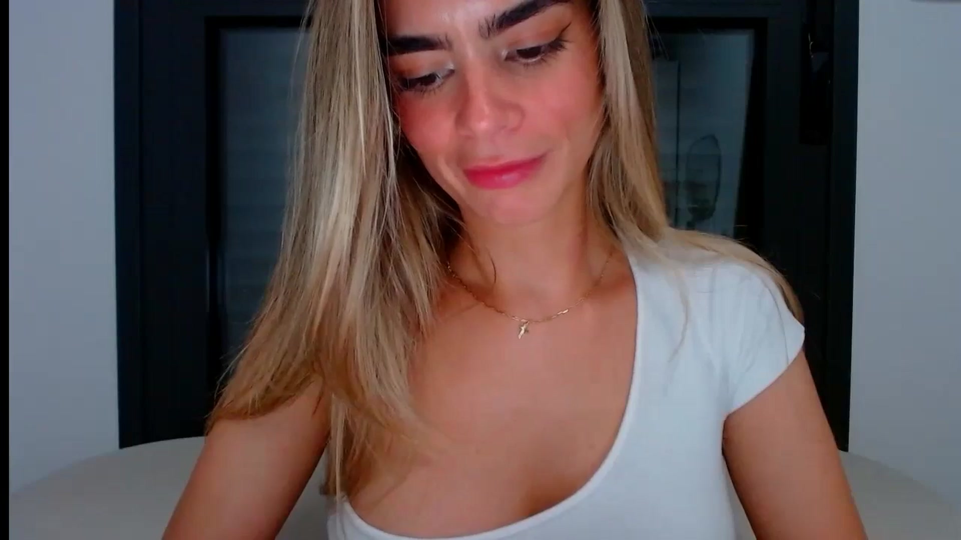 Gallery image thumbnail from fresagirl's myfreecams stream on, 07/01/2024, 21:53 image 20 of 20