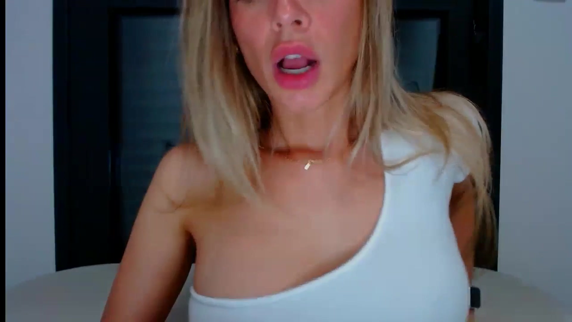 Gallery image thumbnail from fresagirl's myfreecams stream on, 07/01/2024, 21:53 image 17 of 20