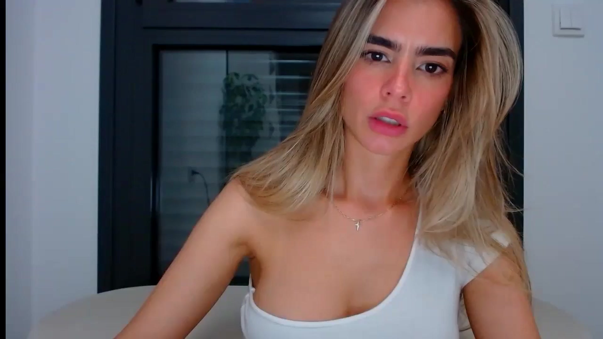 Gallery image thumbnail from fresagirl's myfreecams stream on, 07/01/2024, 21:53 image 12 of 20