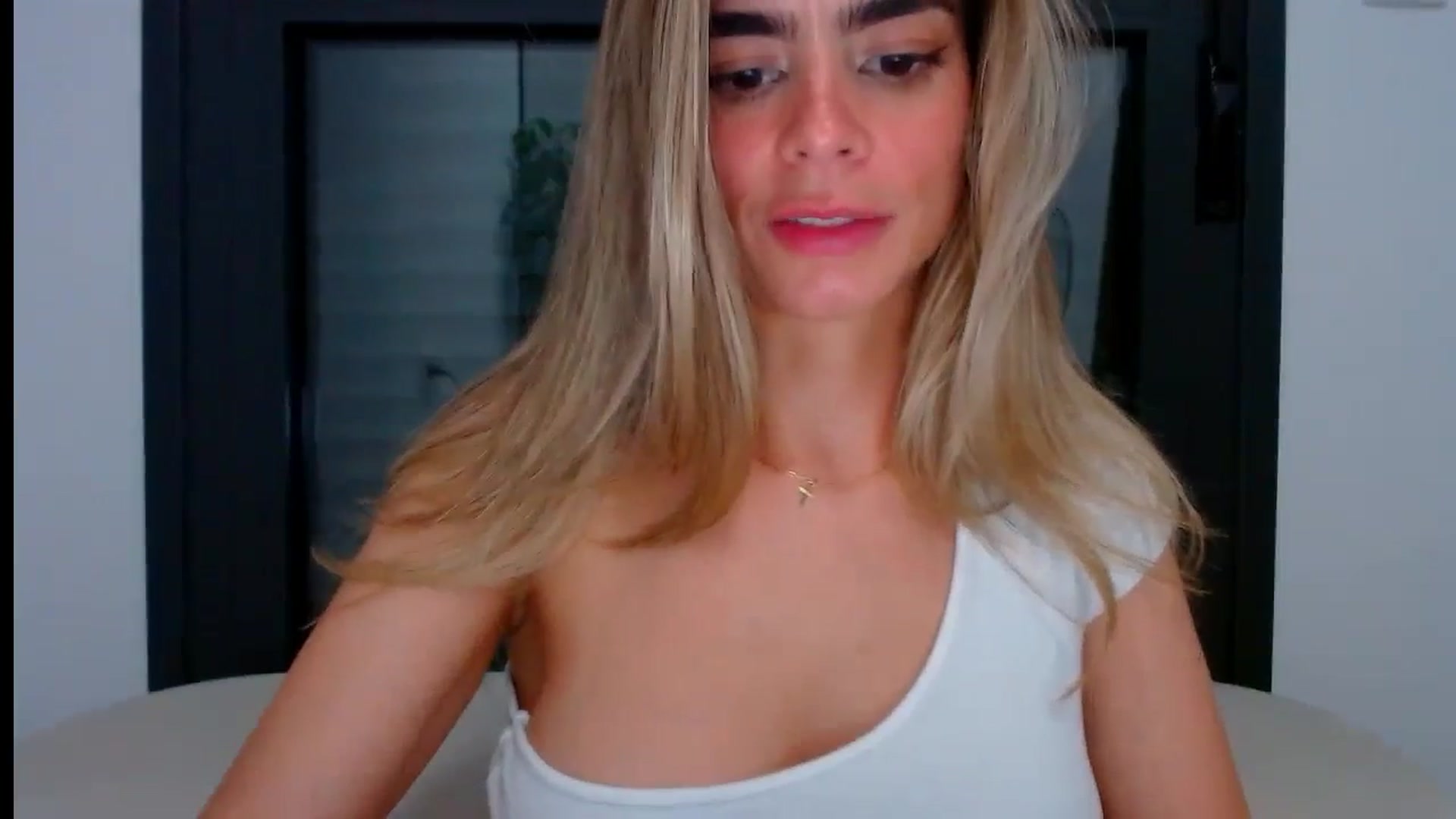 Gallery image thumbnail from fresagirl's myfreecams stream on, 07/01/2024, 21:53 image 19 of 20