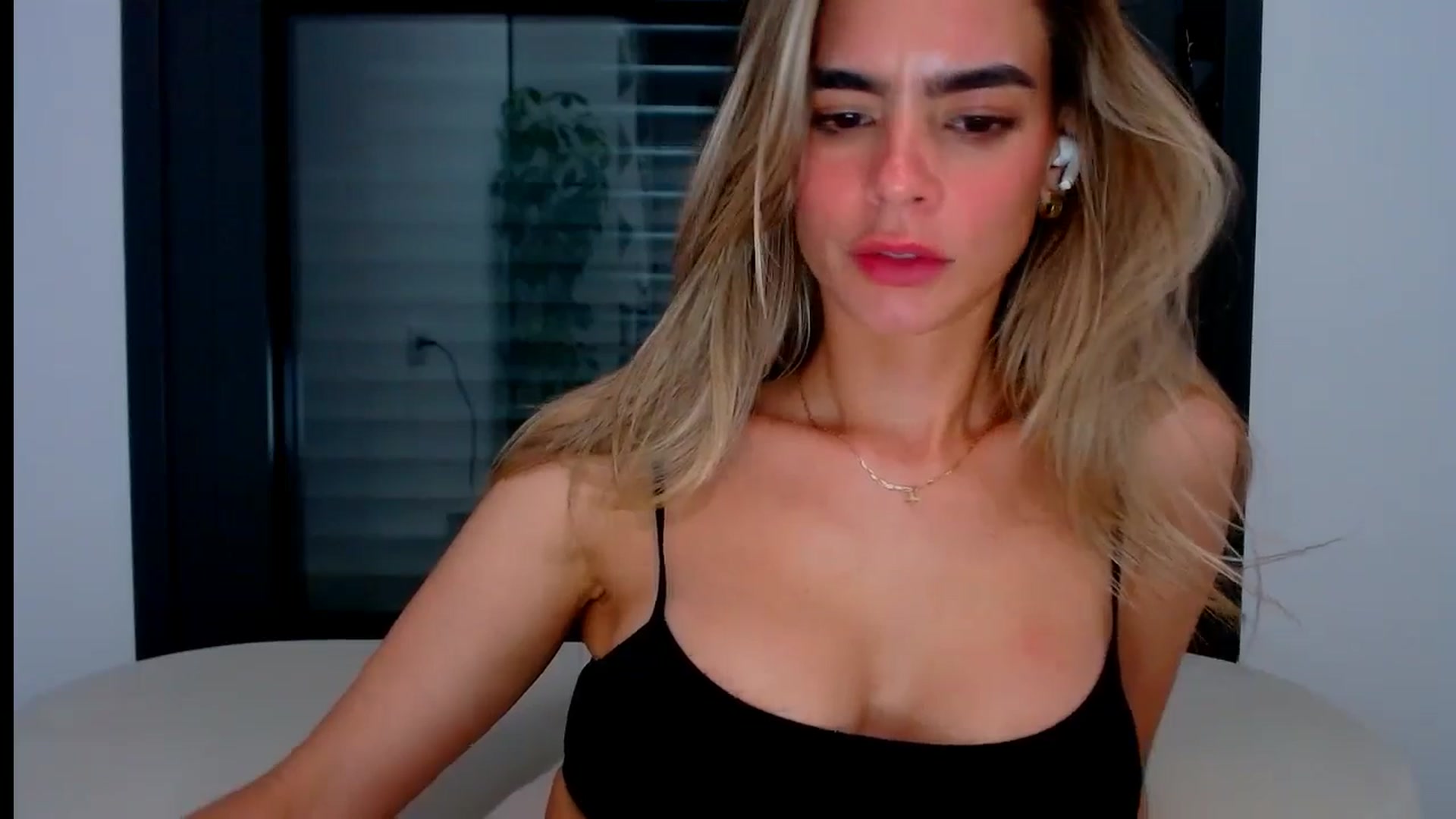 Gallery image thumbnail from fresagirl's myfreecams stream on, 07/03/2024, 24:07 image 20 of 20