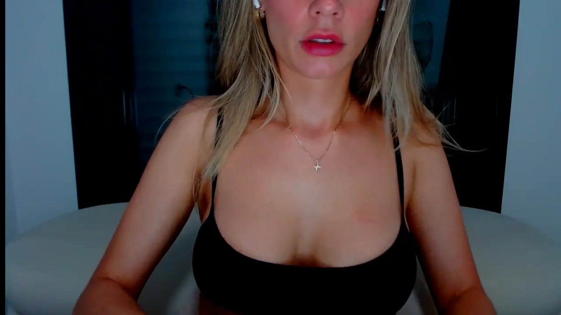 Gallery image thumbnail from fresagirl's myfreecams stream on, 07/03/2024, 24:45 image 9 of 20