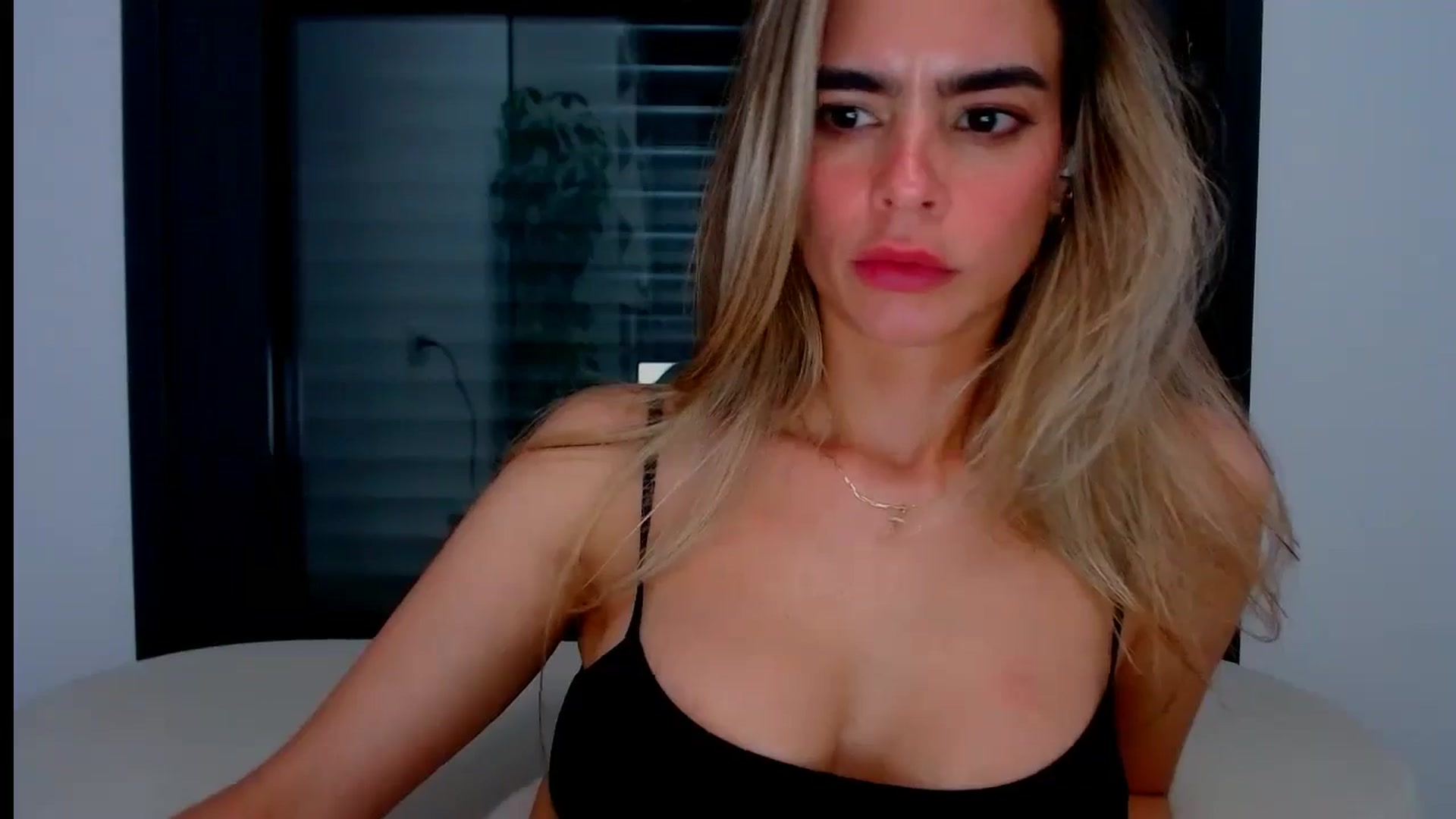Gallery image thumbnail from fresagirl's myfreecams stream on, 07/03/2024, 24:45 image 14 of 20