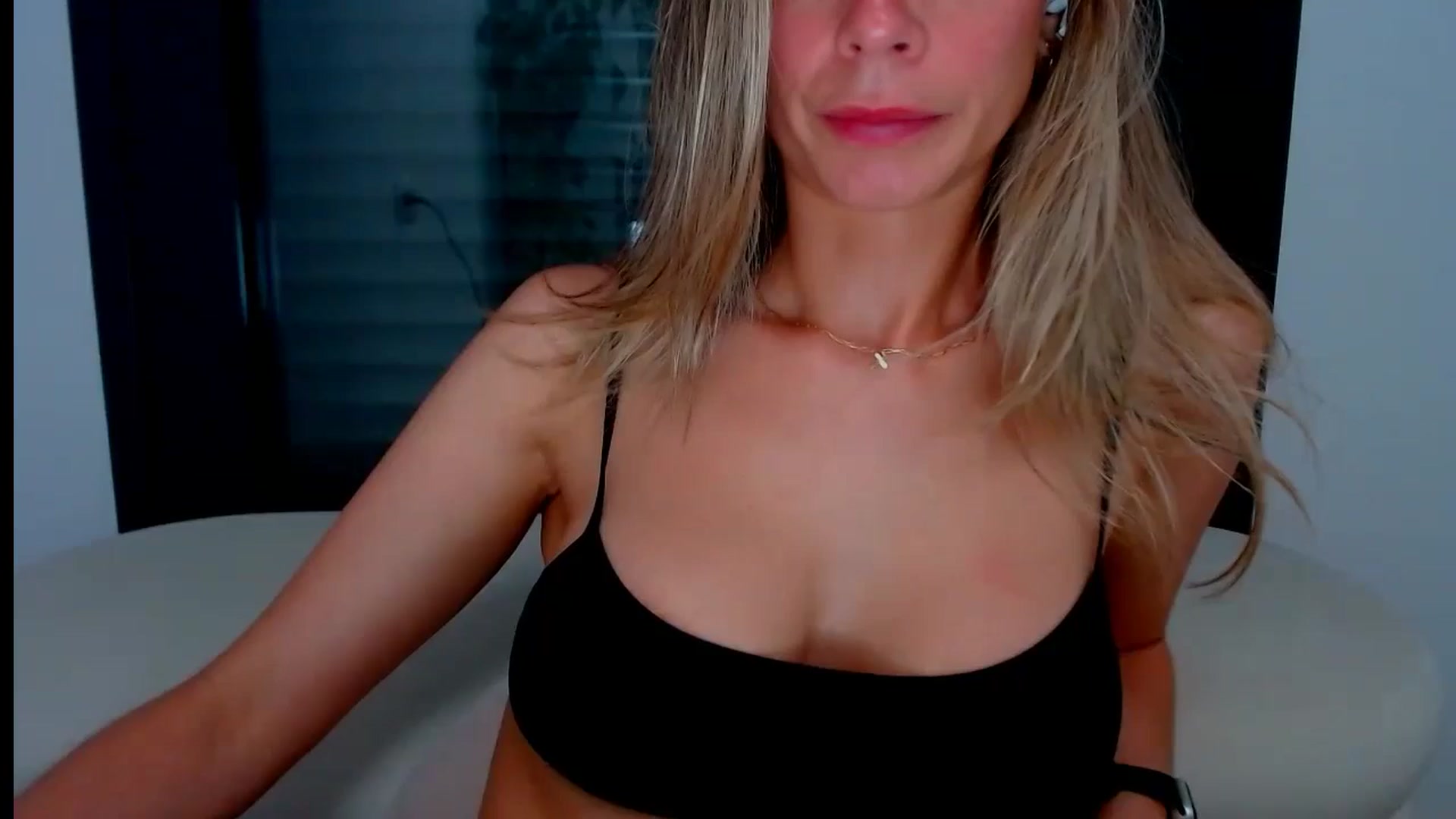 Gallery image thumbnail from fresagirl's myfreecams stream on, 07/03/2024, 24:45 image 19 of 20