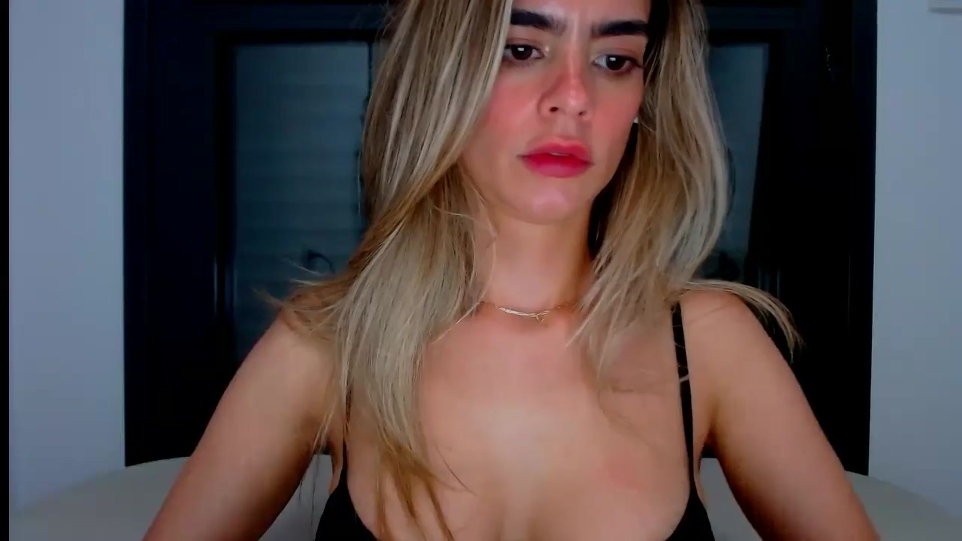 Gallery image thumbnail from fresagirl's myfreecams stream on, 07/03/2024, 24:45 image 7 of 20