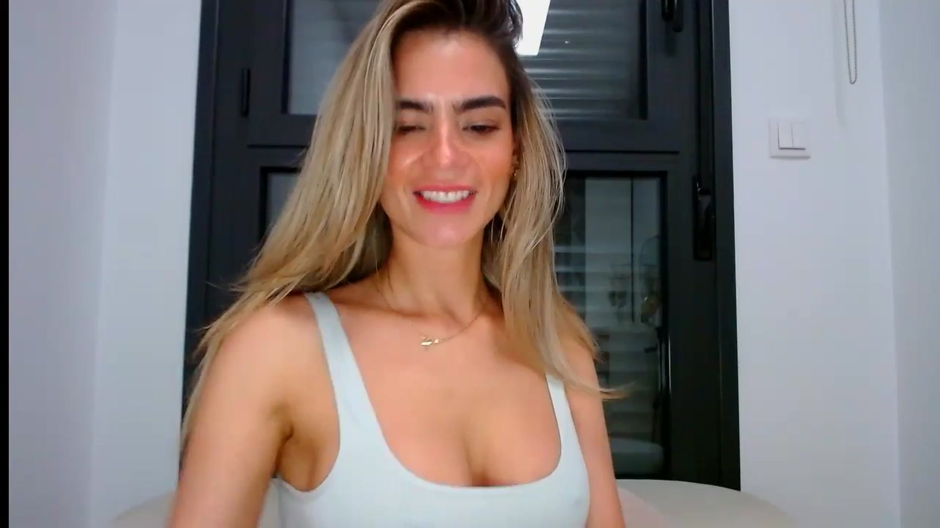 Gallery image thumbnail from fresagirl's myfreecams stream on, 07/03/2024, 20:23 image 14 of 20