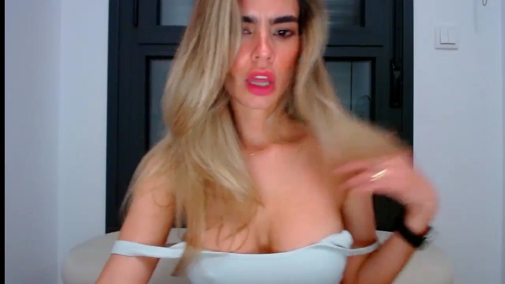 Gallery image thumbnail from fresagirl's myfreecams stream on, 07/03/2024, 20:23 image 19 of 20