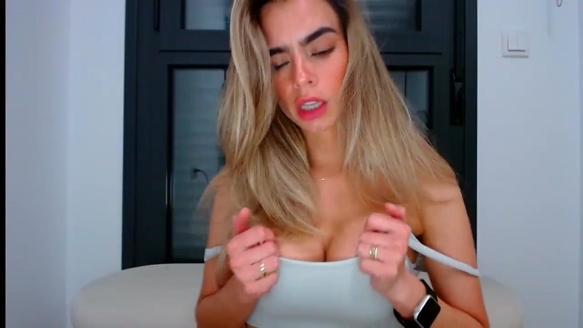 Gallery image thumbnail from fresagirl's myfreecams stream on, 07/03/2024, 20:23 image 18 of 20