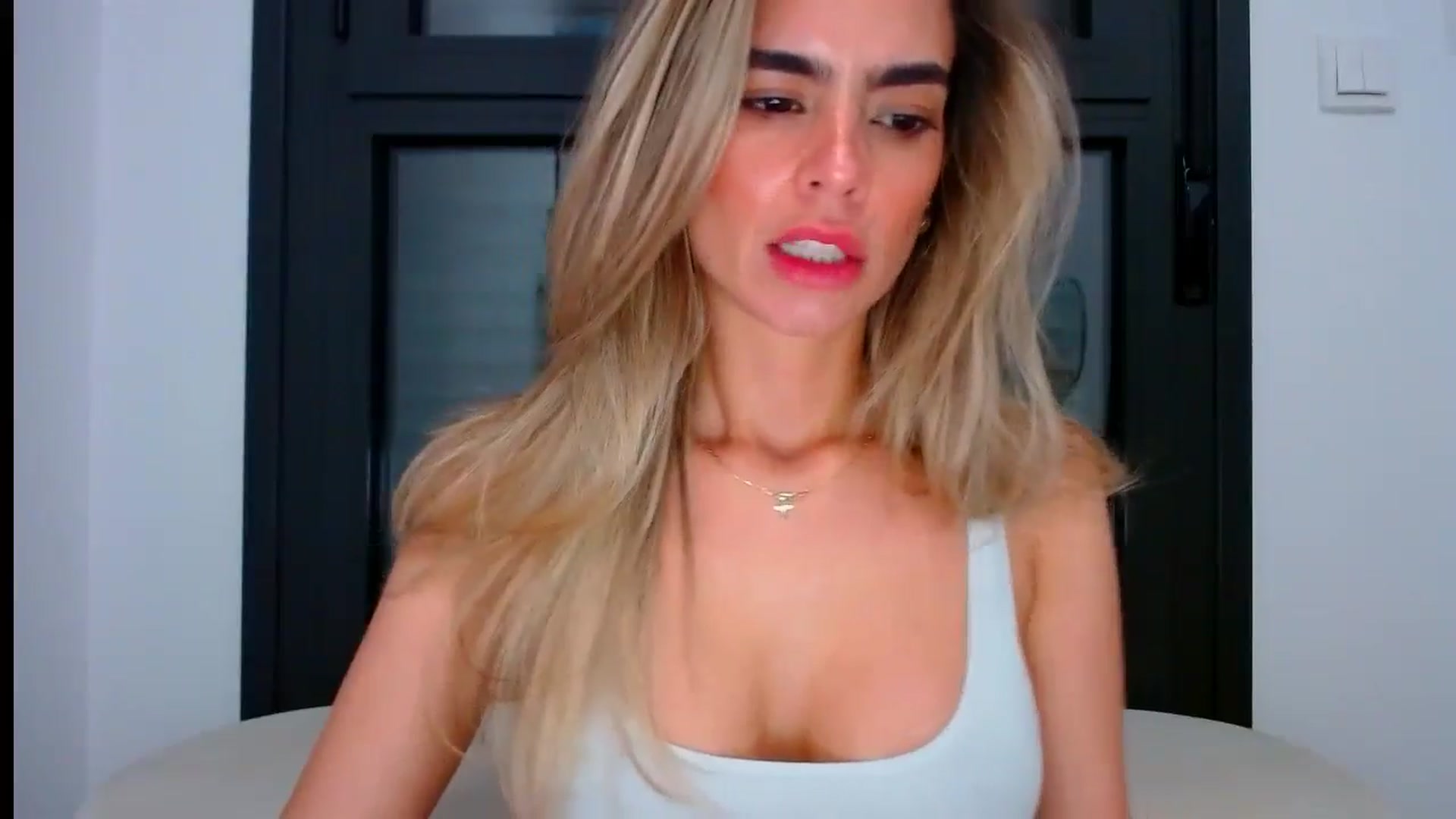 Gallery image thumbnail from fresagirl's myfreecams stream on, 07/03/2024, 20:23 image 4 of 20