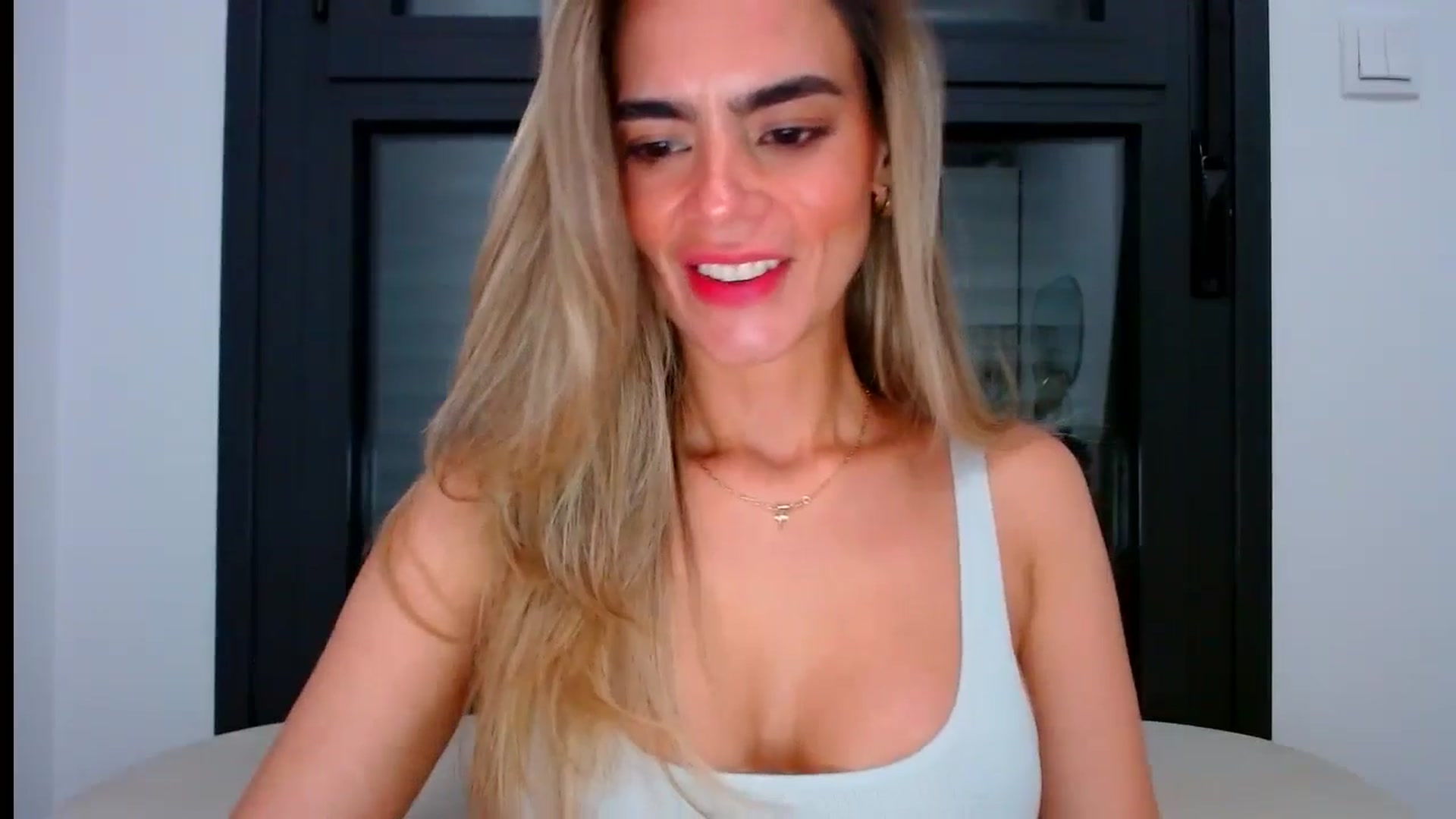 Gallery image thumbnail from fresagirl's myfreecams stream on, 07/03/2024, 20:23 image 3 of 20