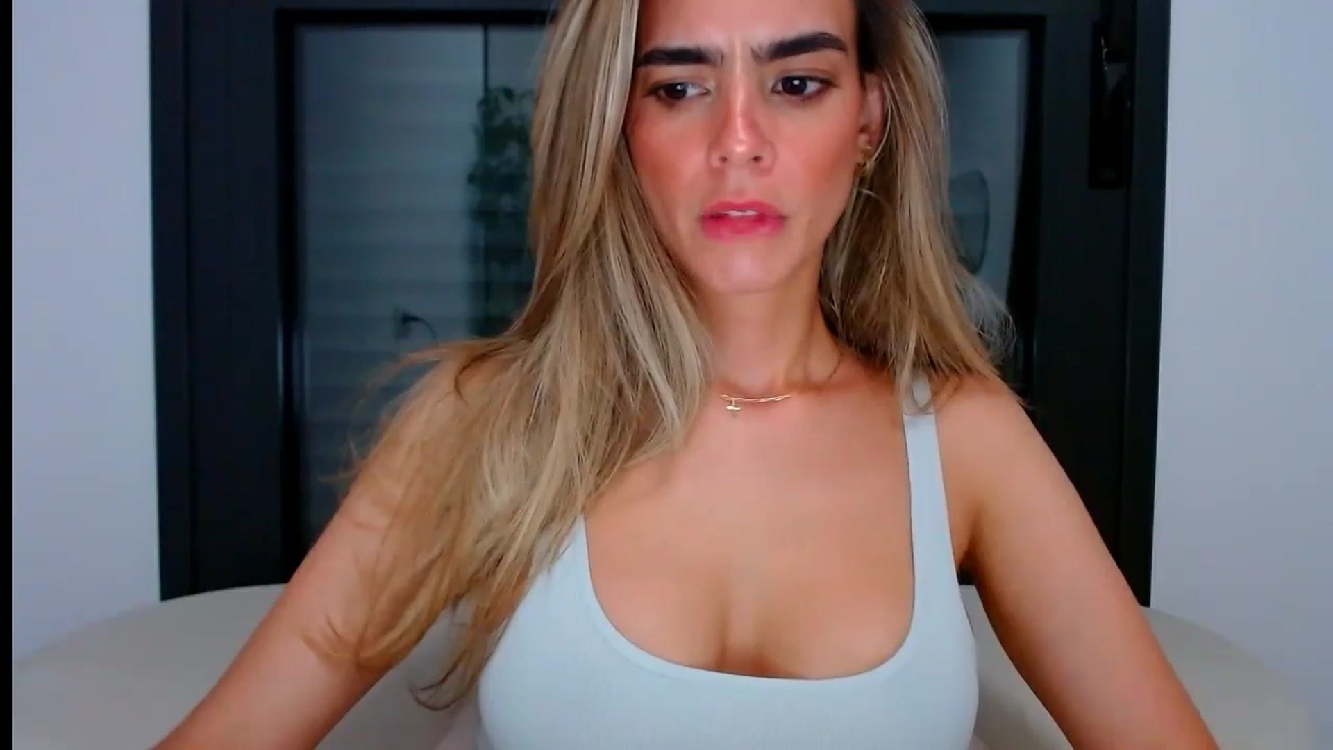 Gallery image thumbnail from fresagirl's myfreecams stream on, 07/03/2024, 22:59 image 6 of 20
