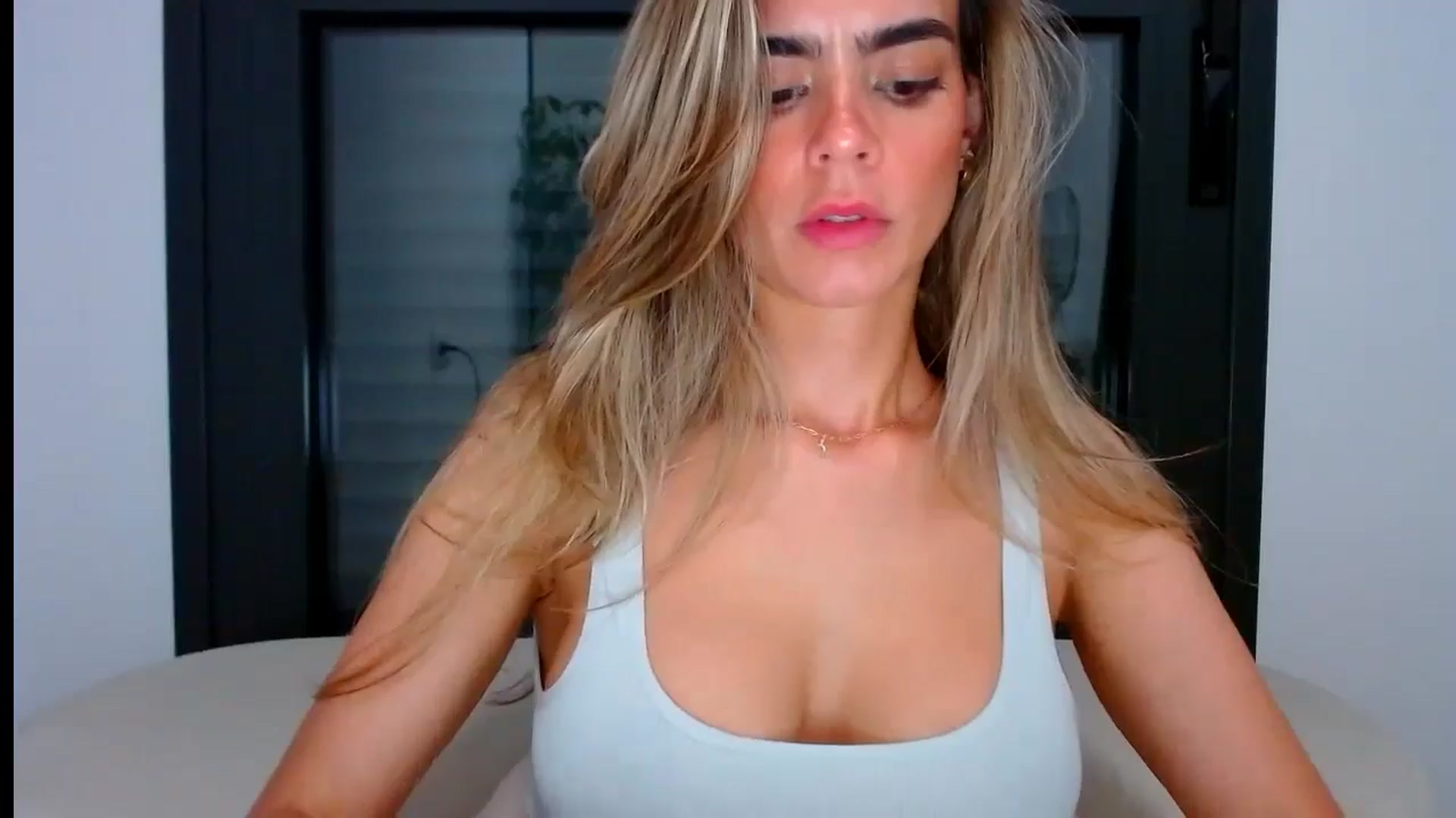 Gallery image thumbnail from fresagirl's myfreecams stream on, 07/03/2024, 22:59 image 7 of 20