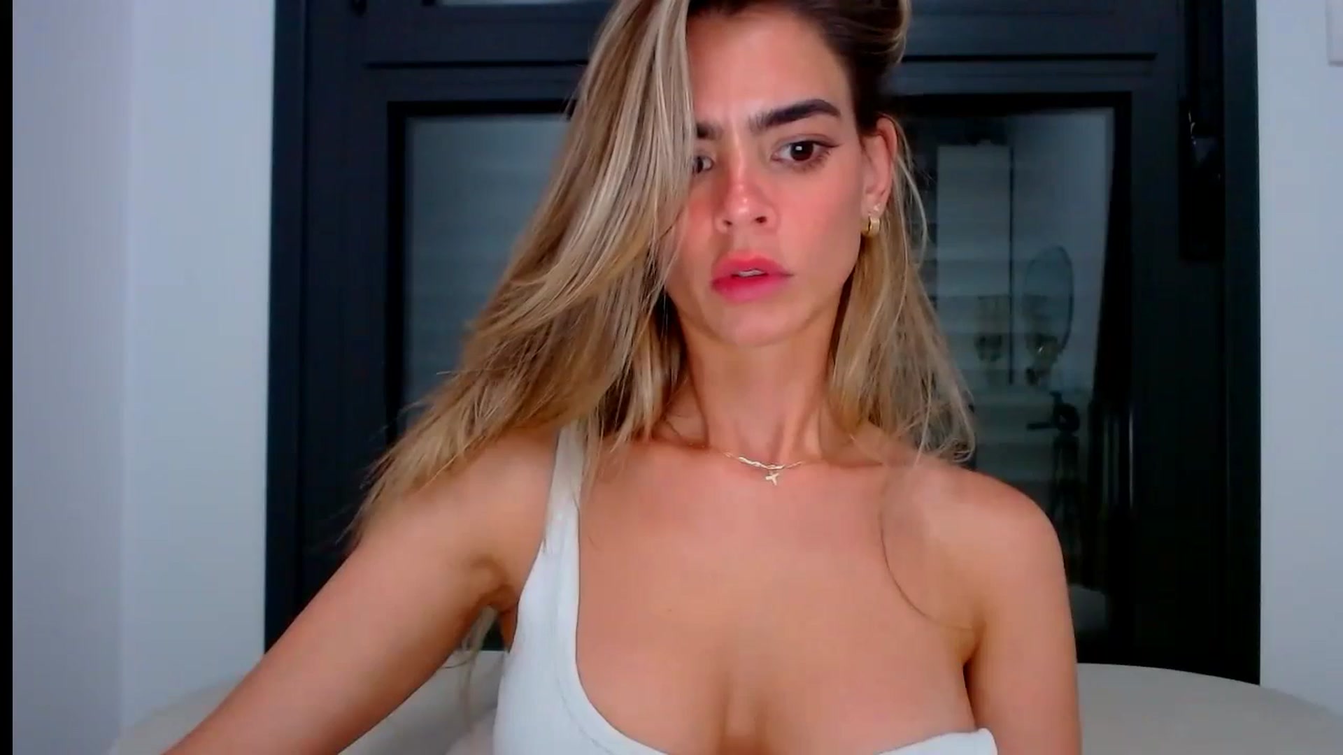 Gallery image thumbnail from fresagirl's myfreecams stream on, 07/04/2024, 21:09 image 20 of 20