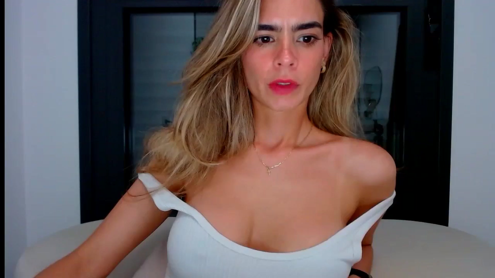 Gallery image thumbnail from fresagirl's myfreecams stream on, 07/04/2024, 21:09 image 11 of 20