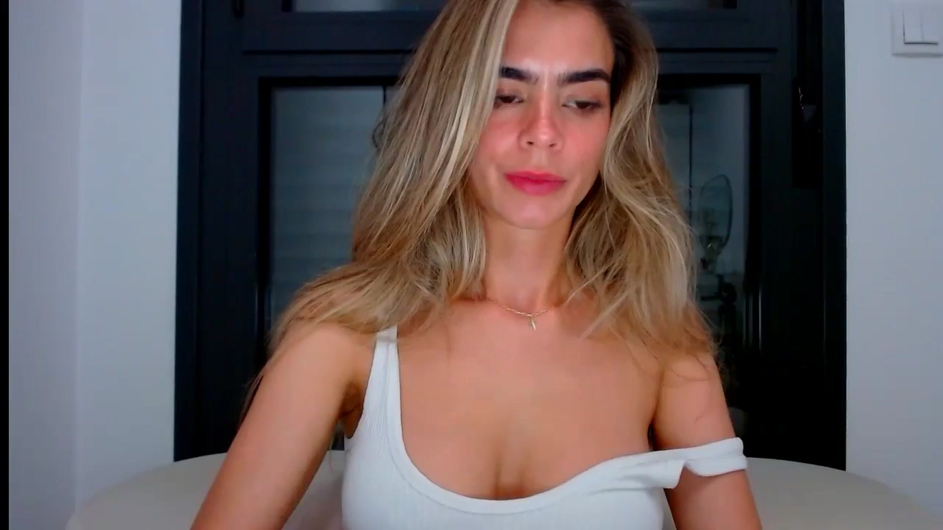Gallery image thumbnail from fresagirl's myfreecams stream on, 07/04/2024, 21:09 image 17 of 20