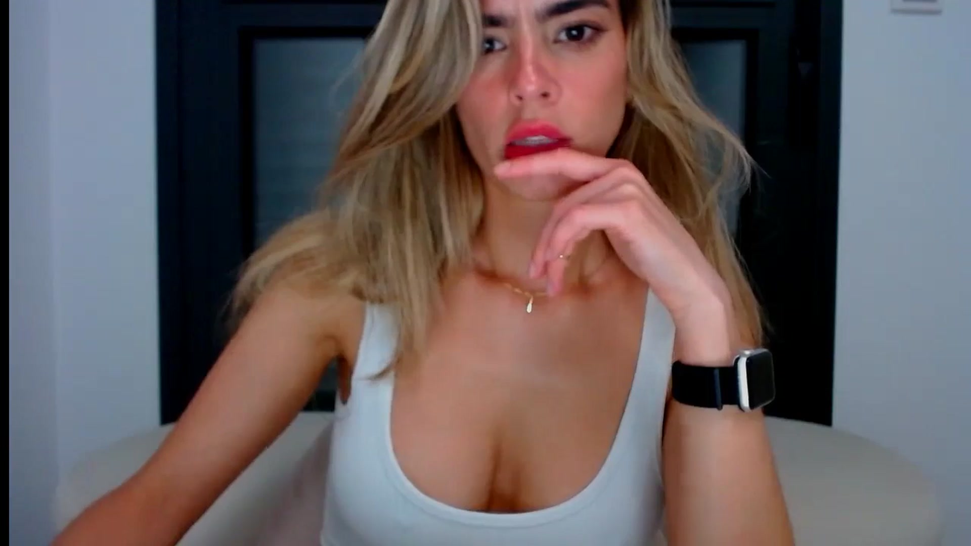 Gallery image thumbnail from fresagirl's myfreecams stream on, 07/04/2024, 21:09 image 7 of 20