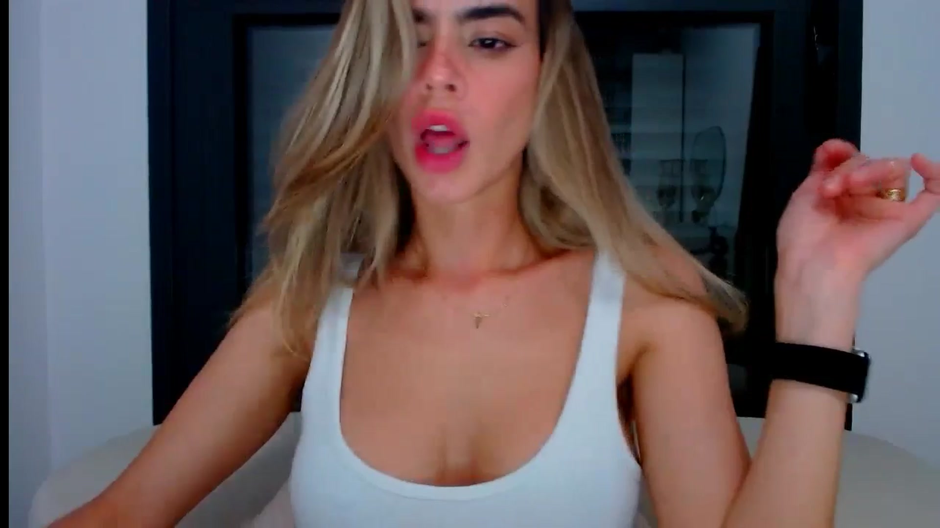Gallery image thumbnail from fresagirl's myfreecams stream on, 07/04/2024, 21:09 image 10 of 20