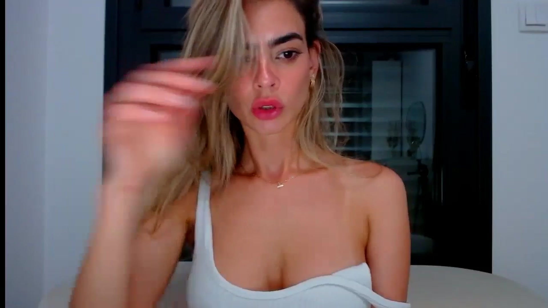 Gallery image thumbnail from fresagirl's myfreecams stream on, 07/04/2024, 21:09 image 16 of 20