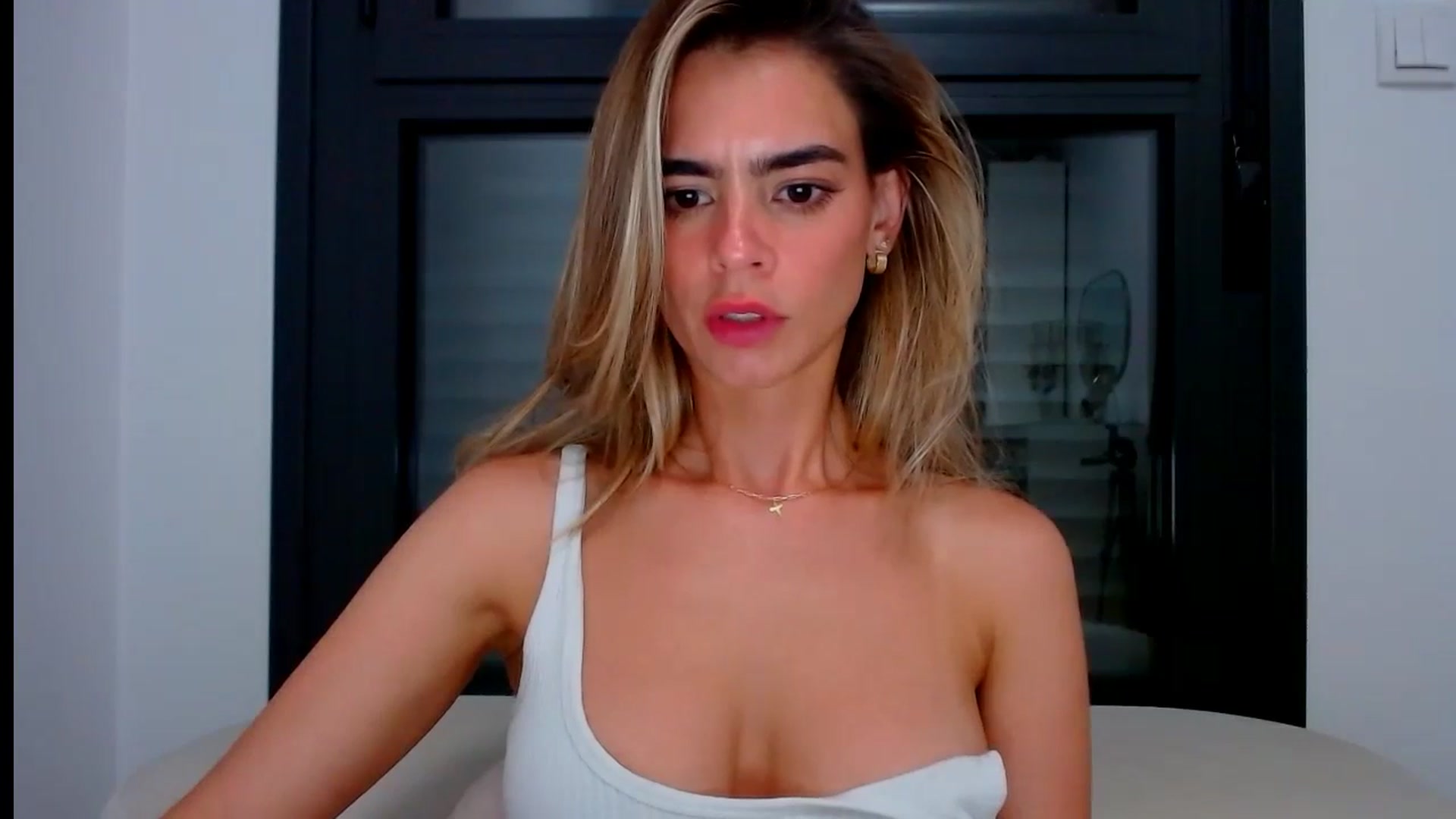 Gallery image thumbnail from fresagirl's myfreecams stream on, 07/04/2024, 21:09 image 19 of 20