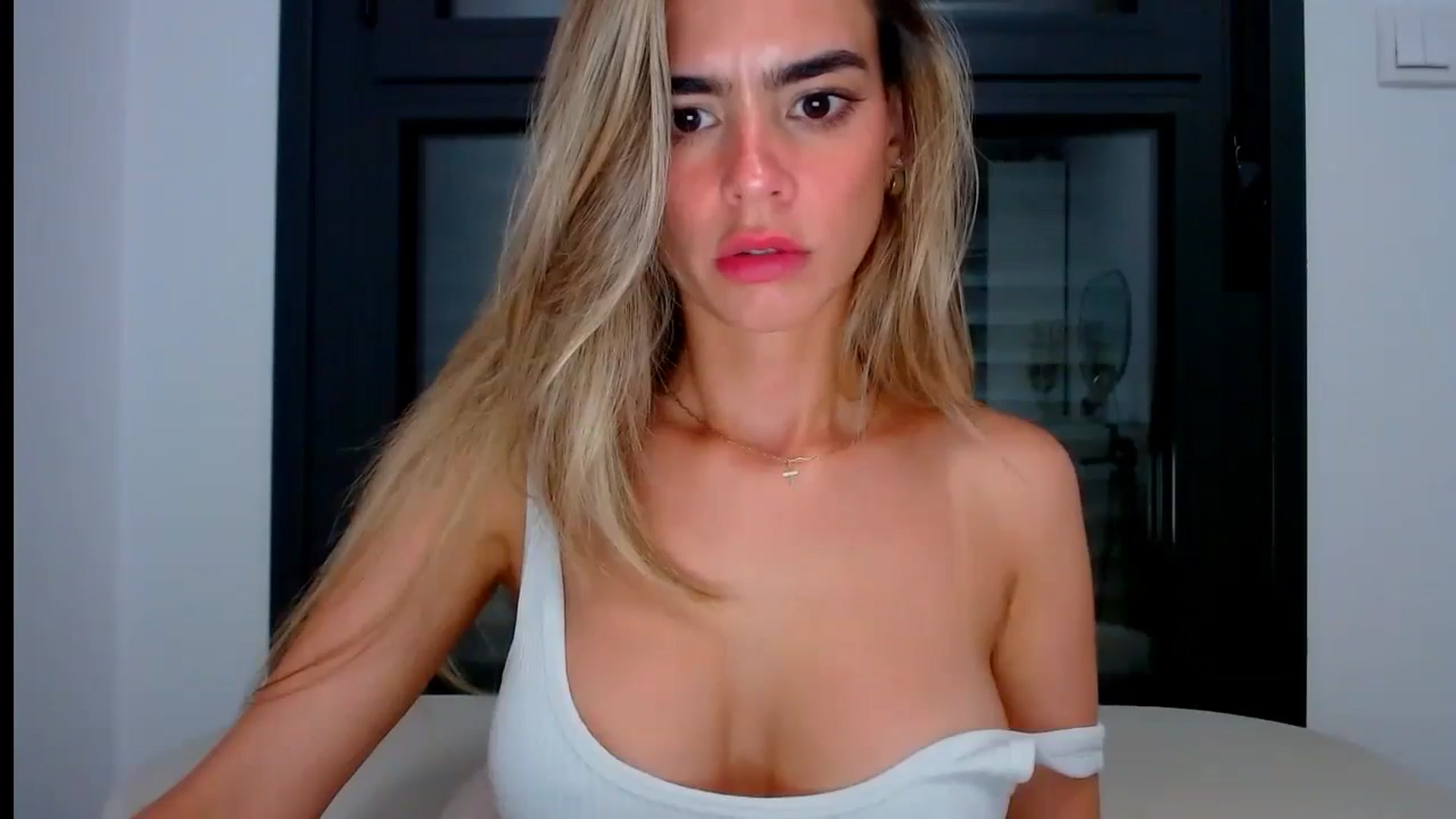 Gallery image thumbnail from fresagirl's myfreecams stream on, 07/04/2024, 21:09 image 14 of 20