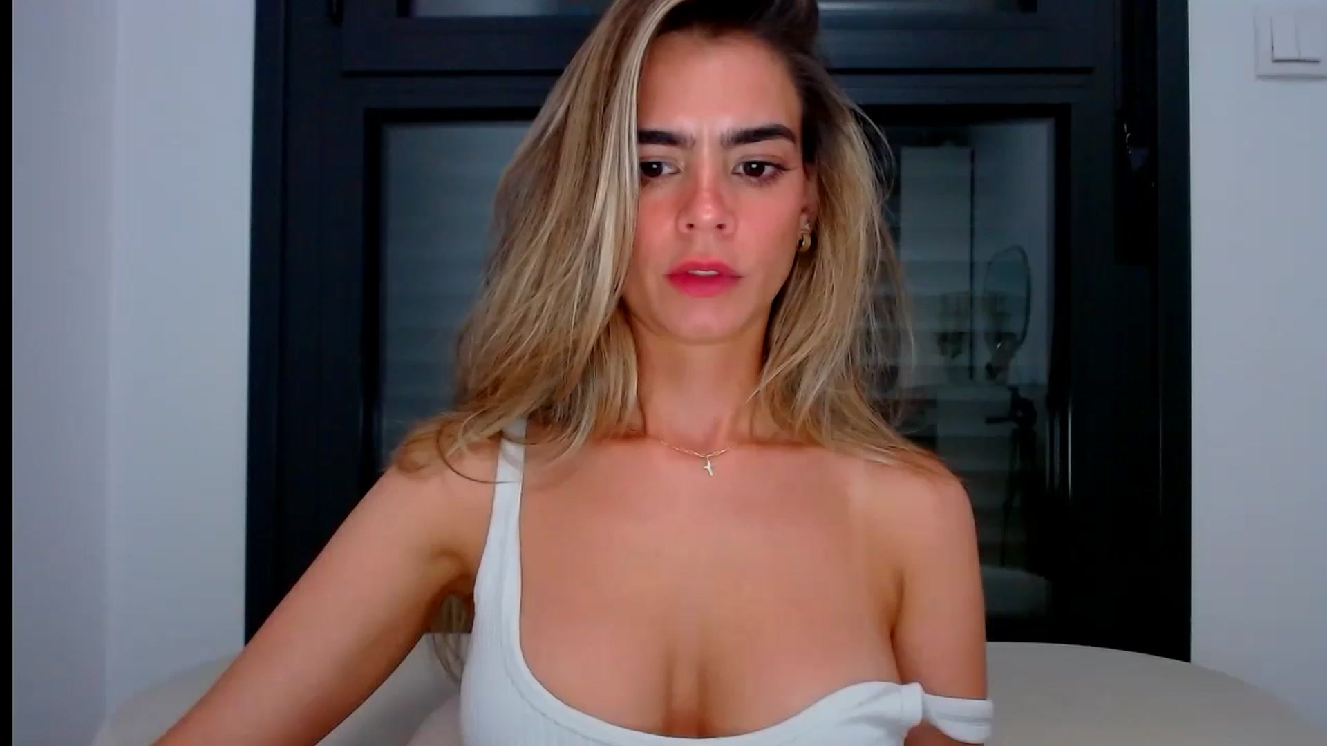 Gallery image thumbnail from fresagirl's myfreecams stream on, 07/04/2024, 21:09 image 18 of 20