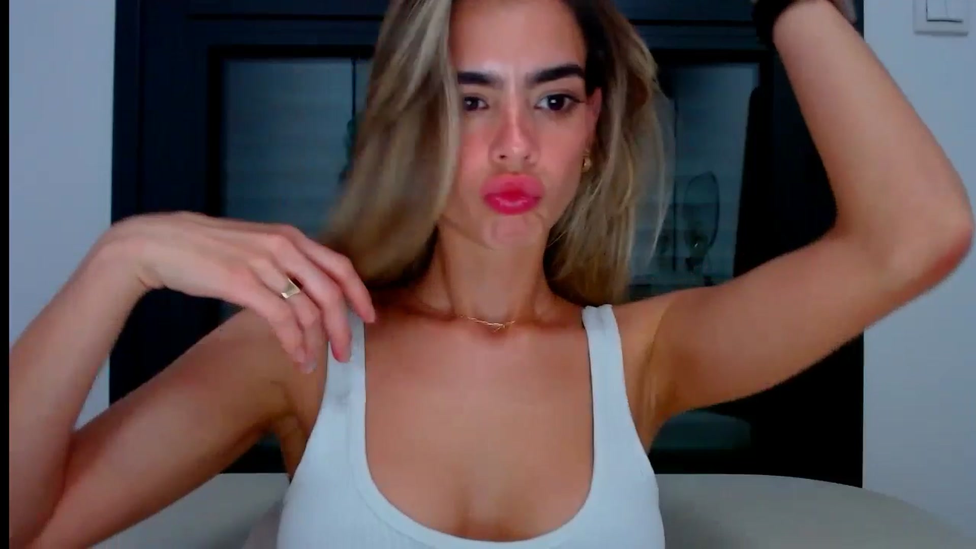 Gallery image thumbnail from fresagirl's myfreecams stream on, 07/04/2024, 21:47 image 18 of 20