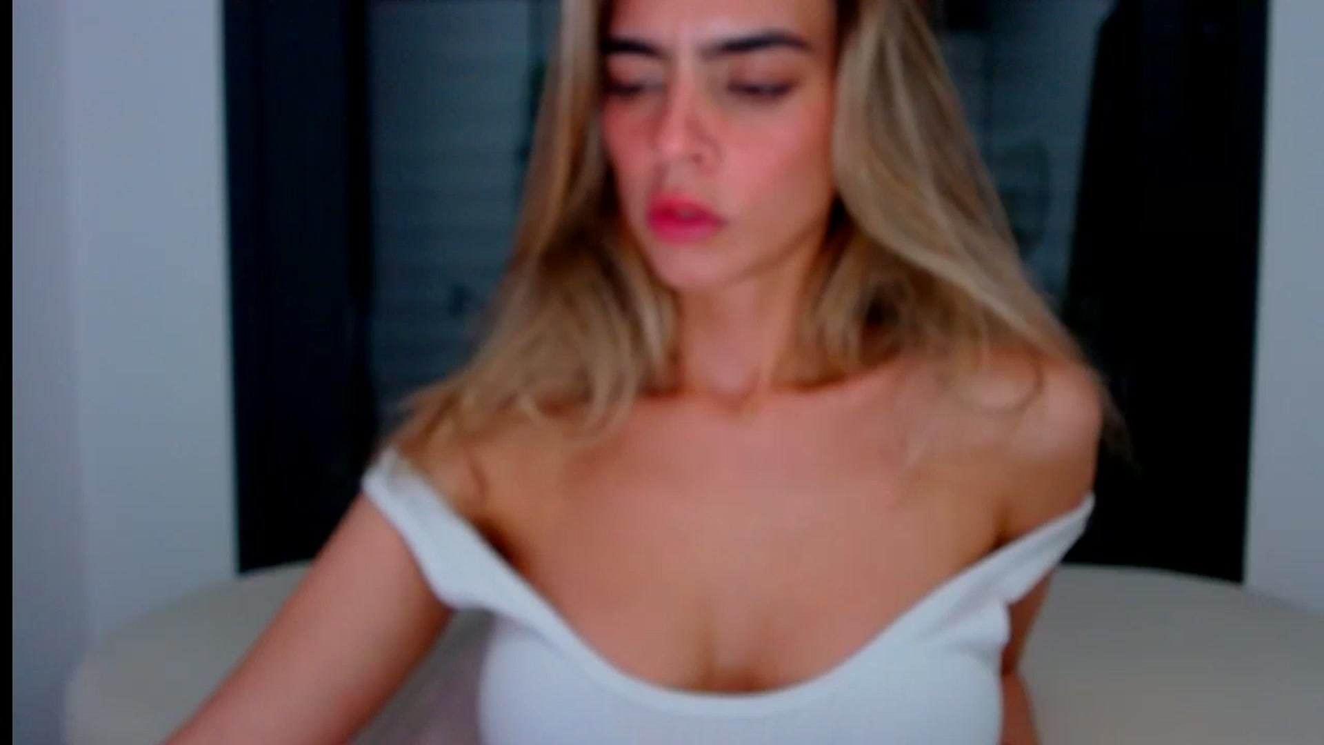 Gallery image thumbnail from fresagirl's myfreecams stream on, 07/04/2024, 21:47 image 2 of 20
