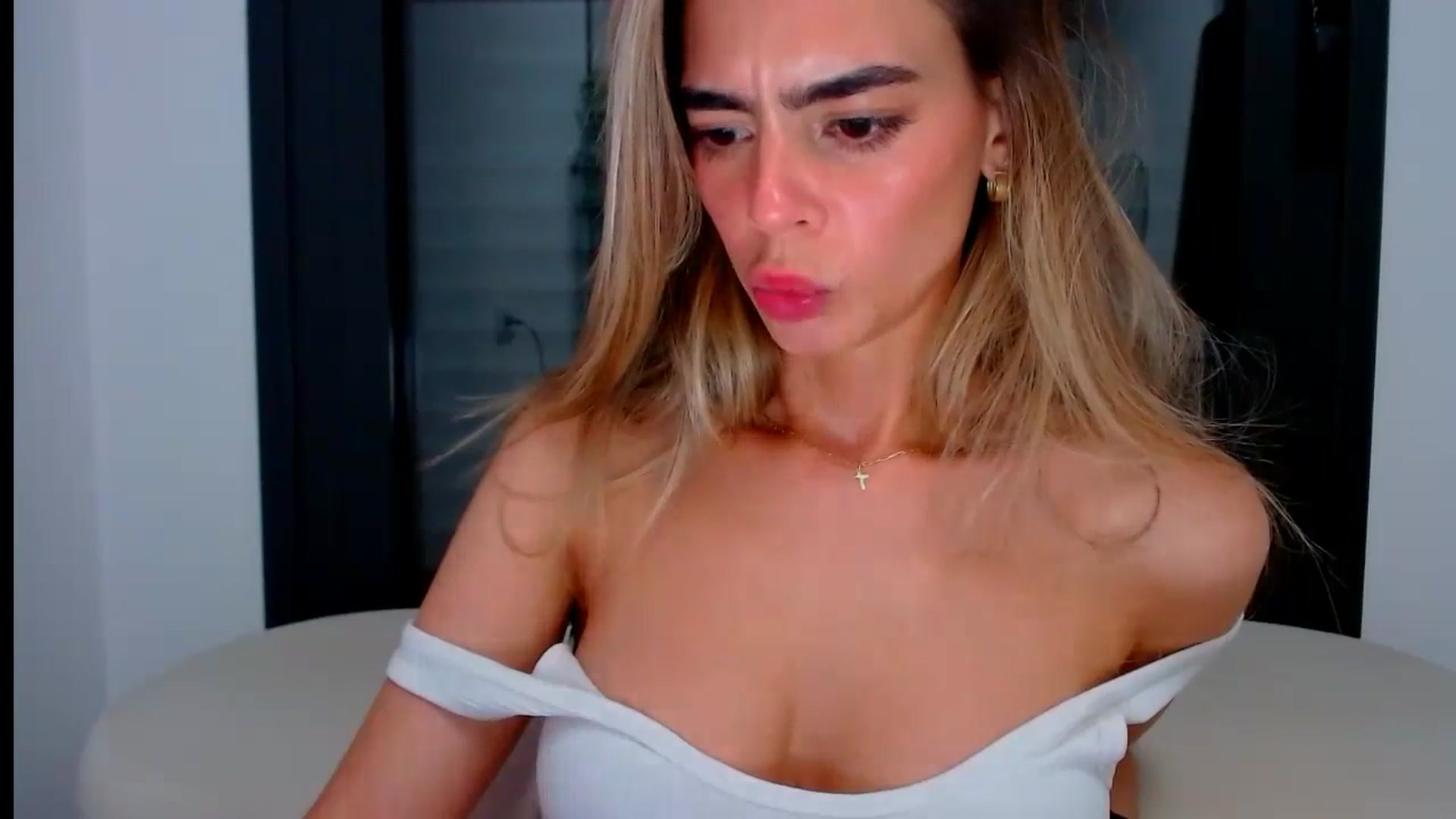 Gallery image thumbnail from fresagirl's myfreecams stream on, 07/04/2024, 21:47 image 6 of 20