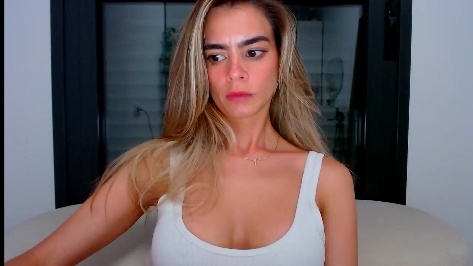 Gallery image thumbnail from fresagirl's myfreecams stream on, 07/04/2024, 23:10 image 11 of 20
