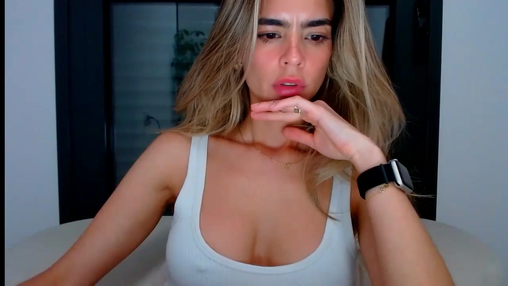 Gallery image thumbnail from fresagirl's myfreecams stream on, 07/04/2024, 23:10 image 1 of 20