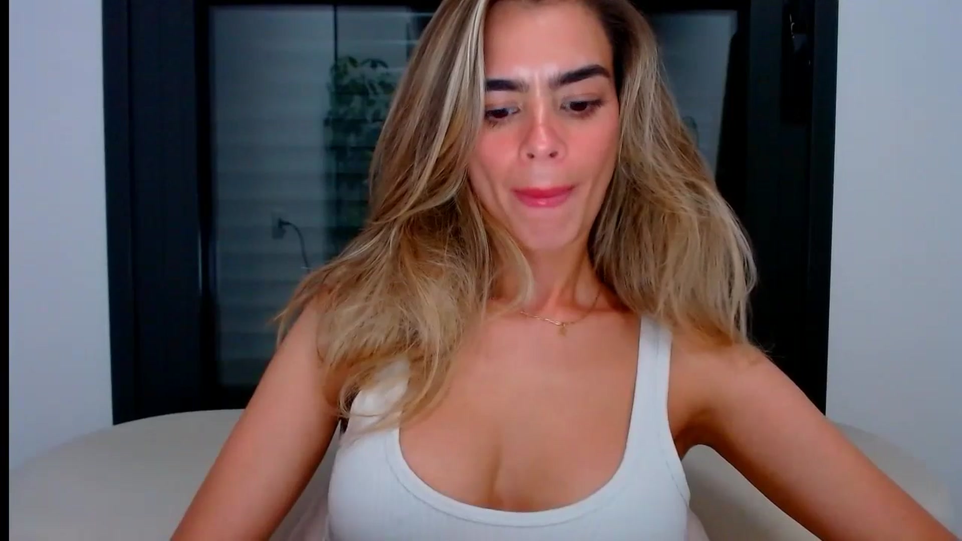 Gallery image thumbnail from fresagirl's myfreecams stream on, 07/04/2024, 23:10 image 15 of 20