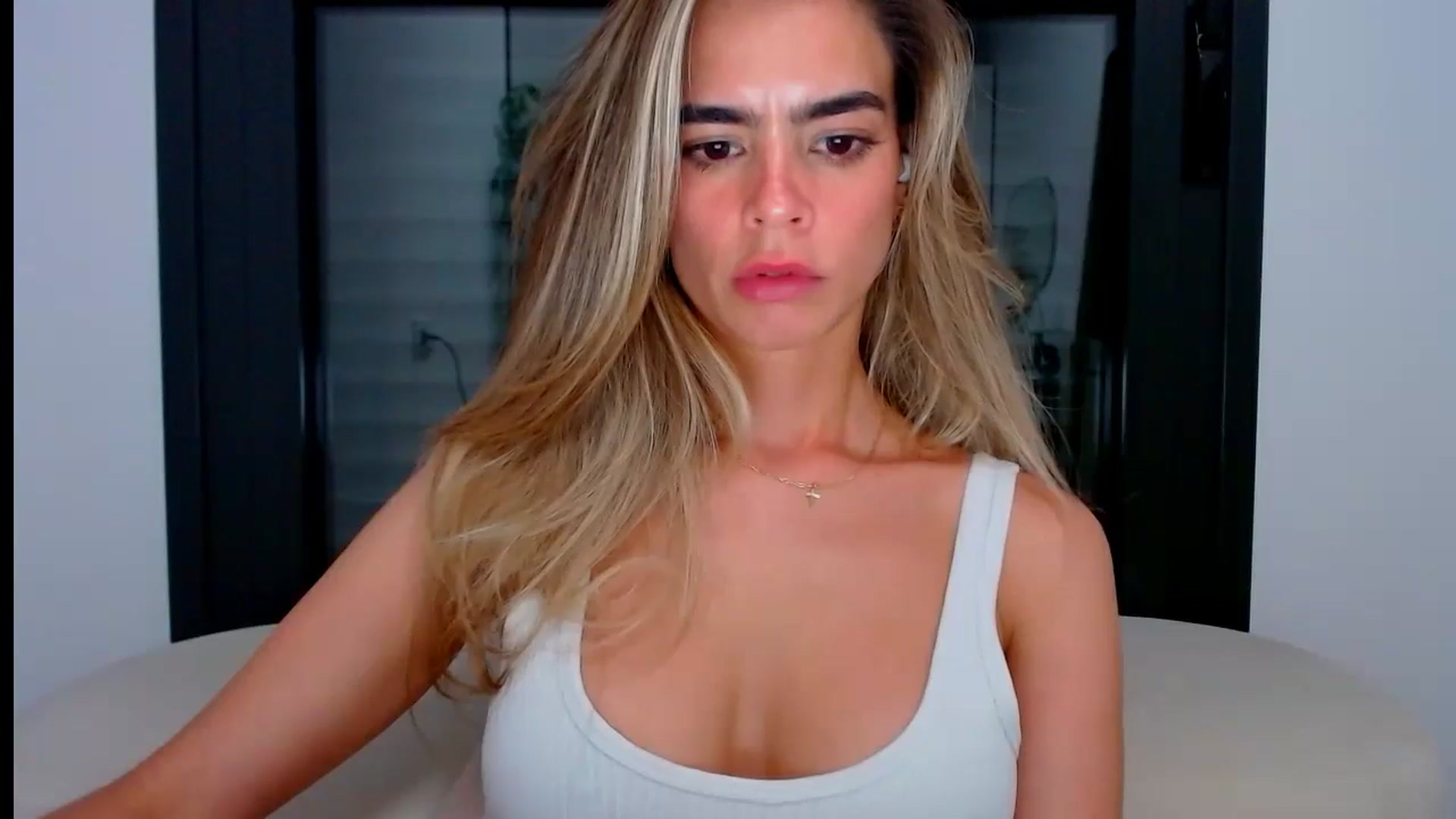 Gallery image thumbnail from fresagirl's myfreecams stream on, 07/04/2024, 23:10 image 8 of 20